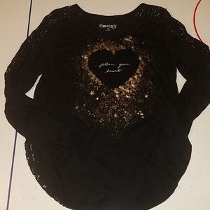 girl long sleeved top